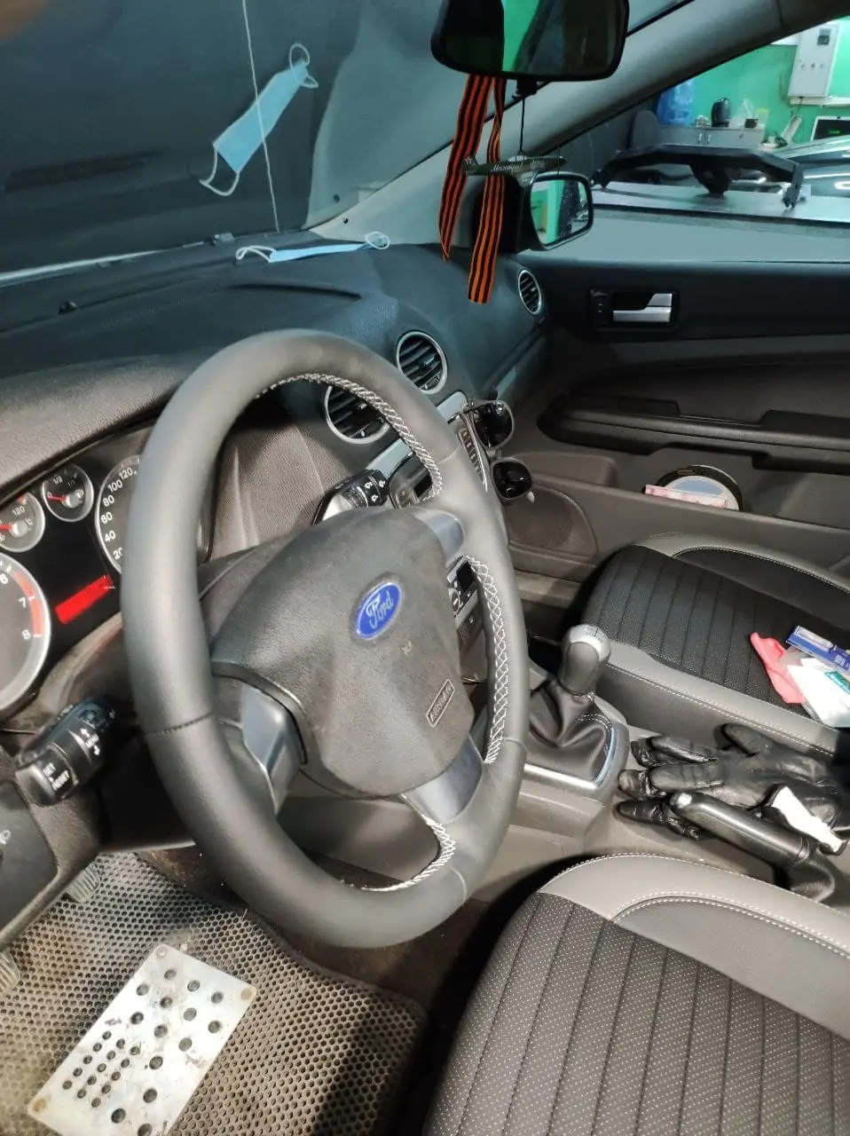 Ford Focus 2 чехлы Интер, ручка КПП, подлокотник, перетяжка руля