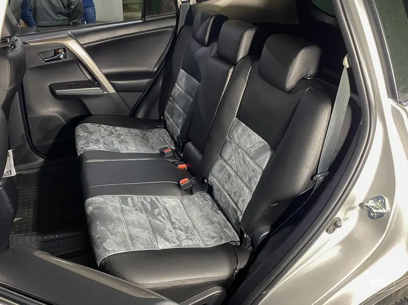 TOYOTA RAV4 и чехлы INTER