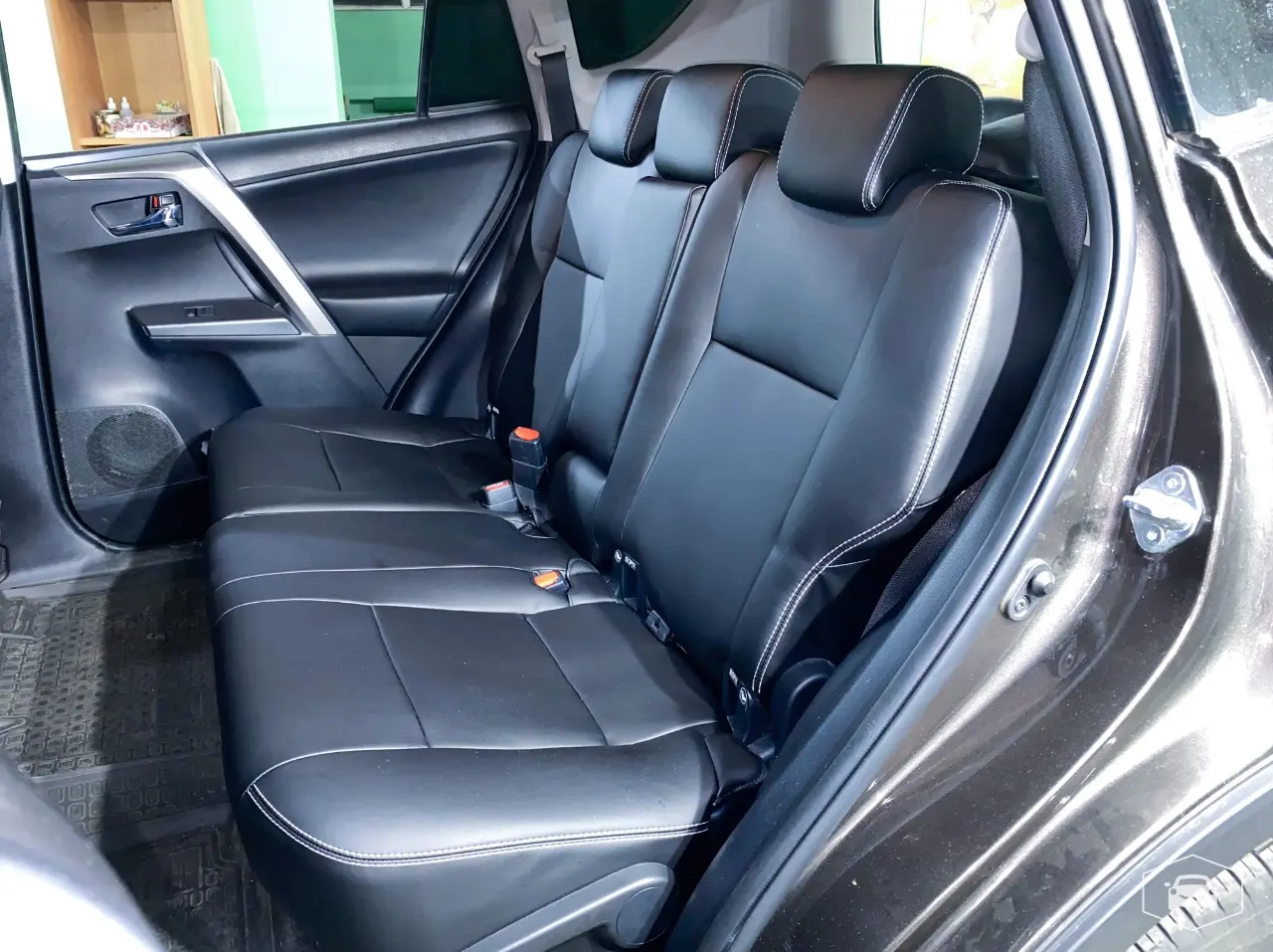 Чехлы от компании Интер на Toyota RAV4