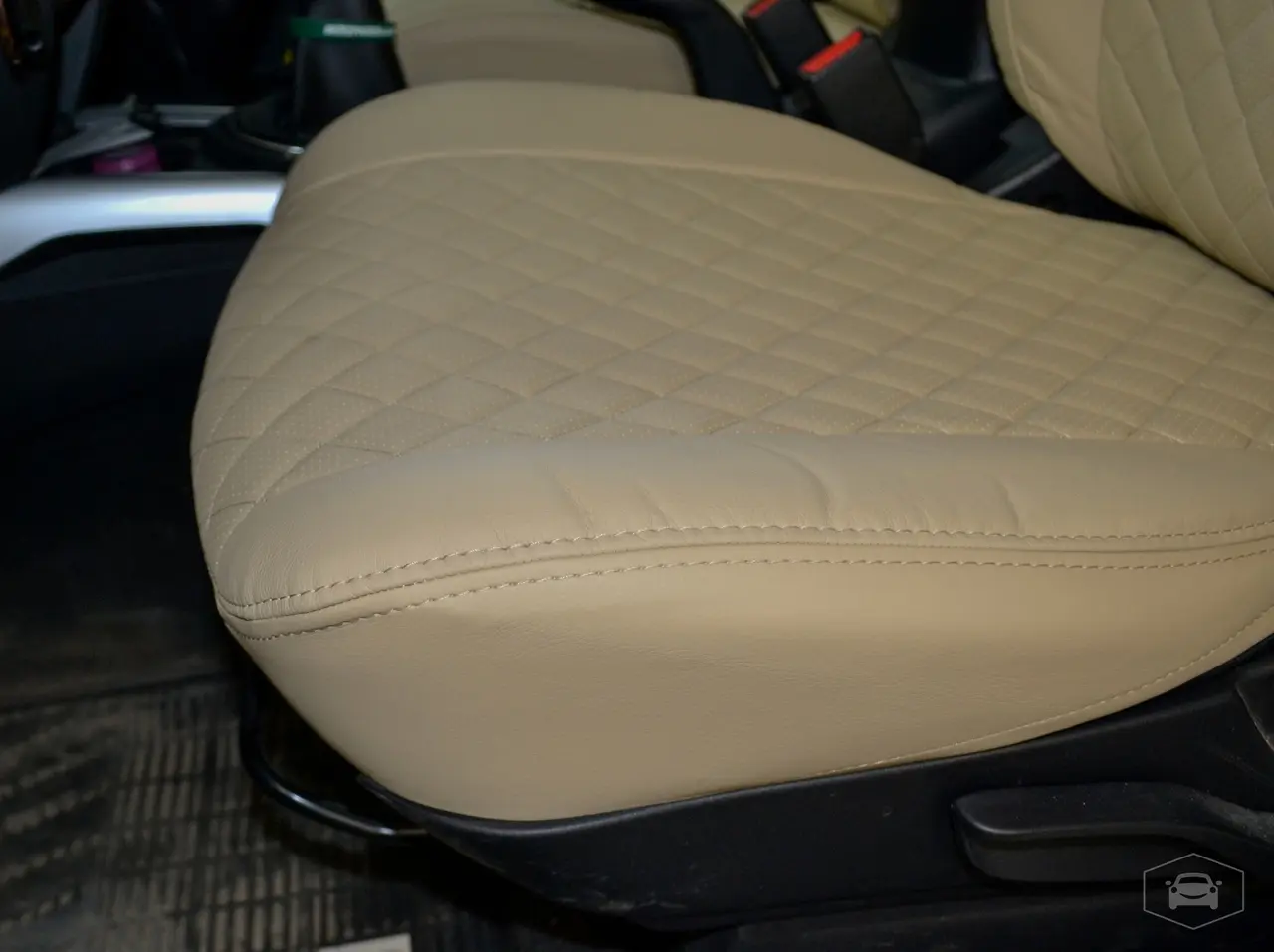 Установка чехлов Автопилот Mitsubishi ASX