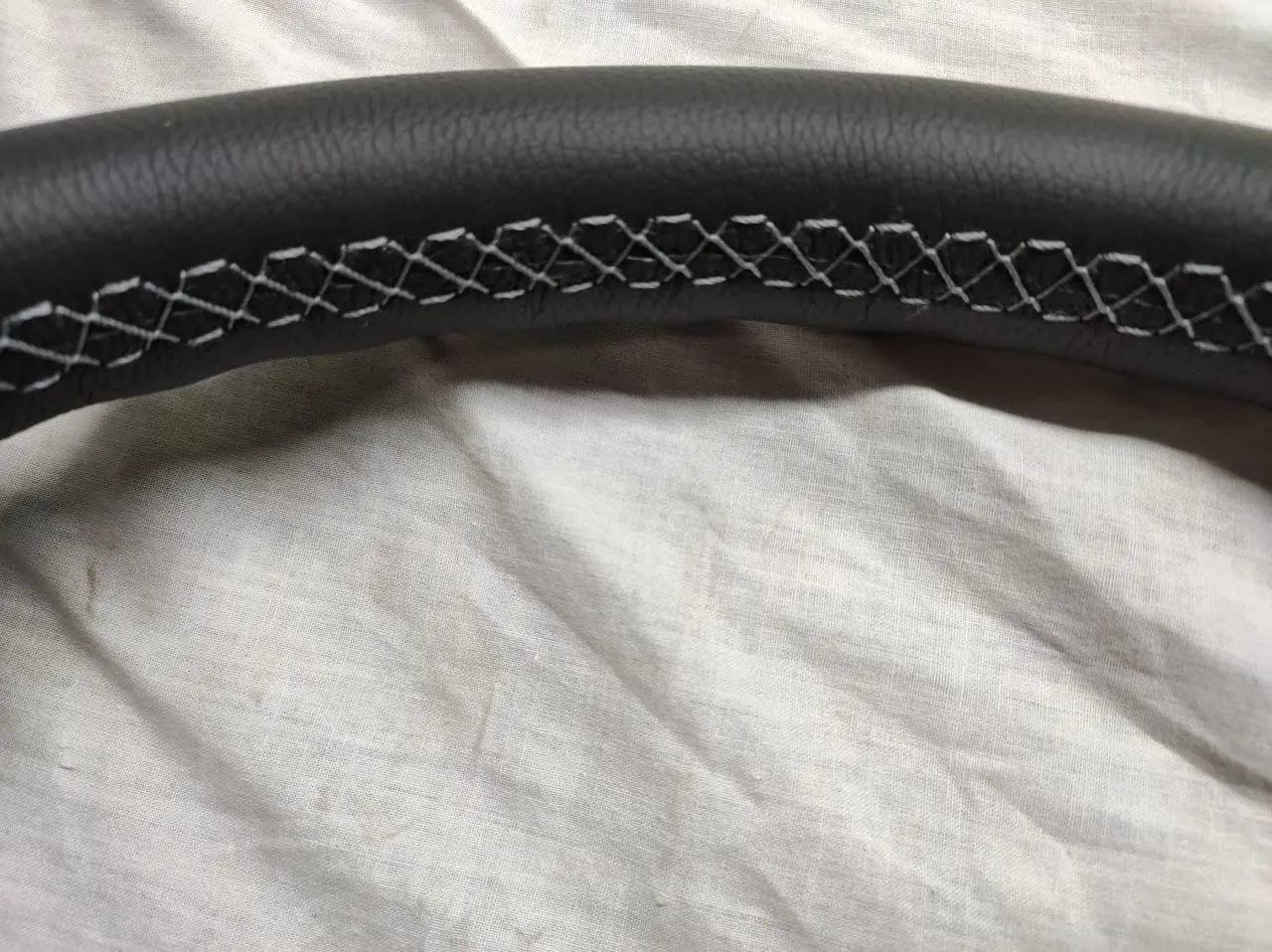 Ford Focus 2 чехлы Интер, ручка КПП, подлокотник, перетяжка руля