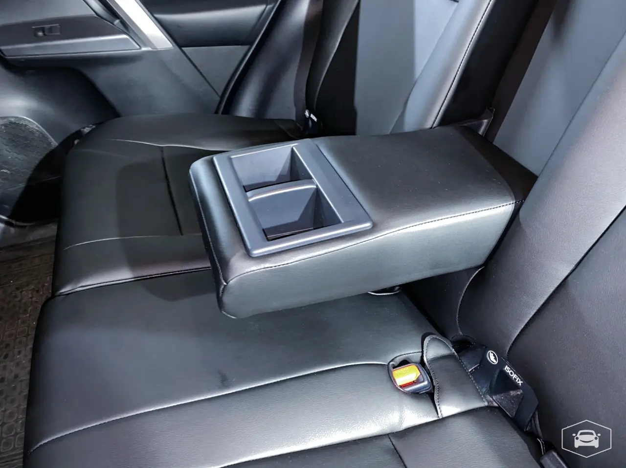 Чехлы от компании Интер на Toyota RAV4