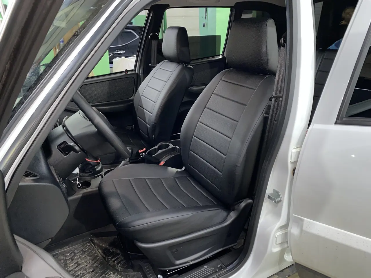 Чехлы и сигнализация СтарЛайн А93 на Lada Niva