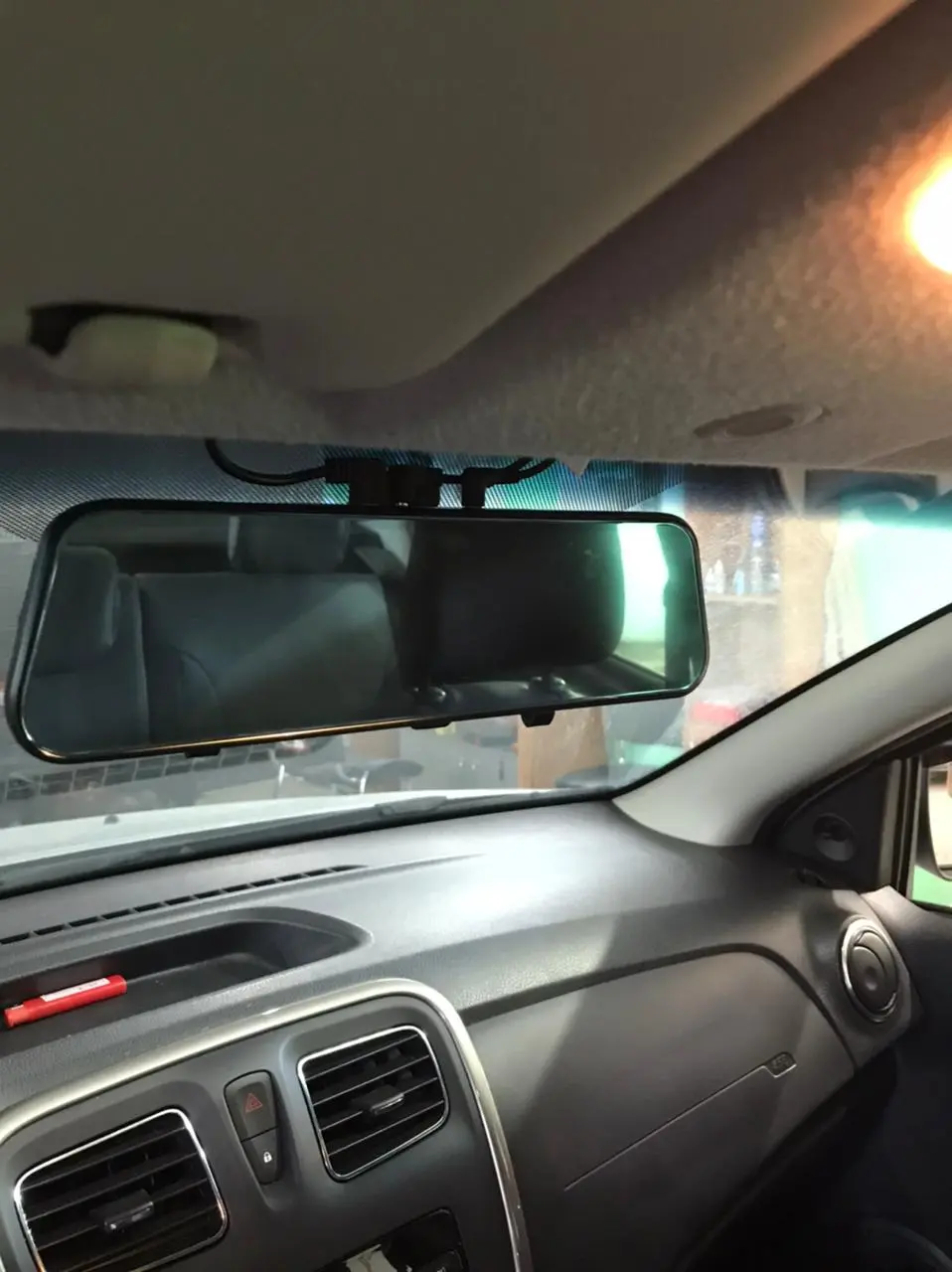 Renault Logan Камера заднего вида + универсальные чехлы