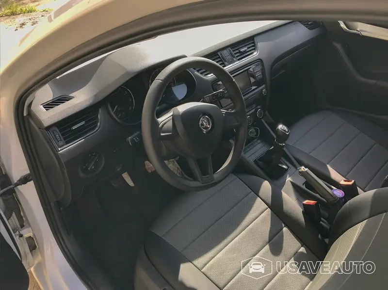 Установка чехлов Автопилот на Skoda Oktavia