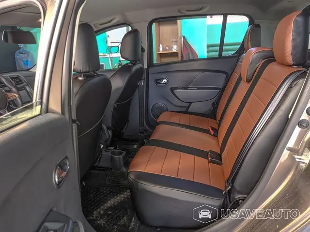 Установка чехлов Автопилот на Renault Sandero