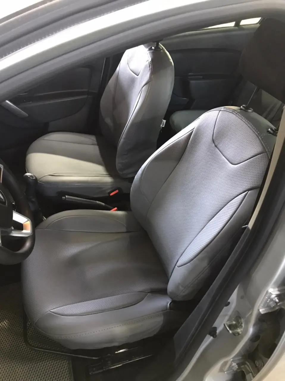 Renault Logan Камера заднего вида + универсальные чехлы