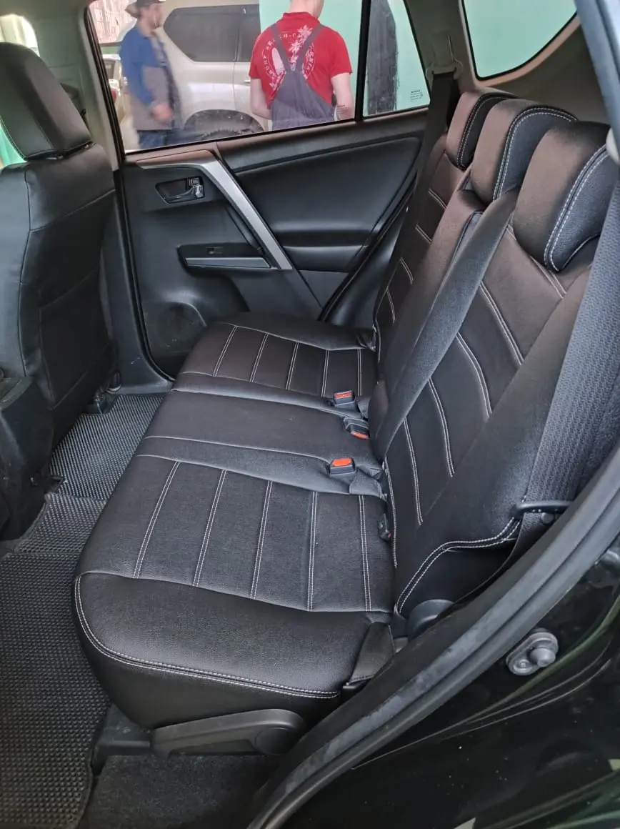 Чехлы Интер на Toyota Rav4 (ткань Швайцер BMW) Чехлы Интер на Toyota Rav4 (ткань Швайцер BMW)
