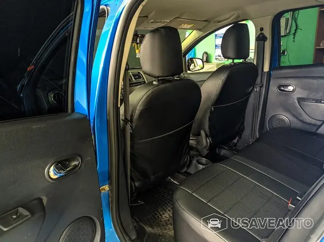 Установка чехлов Автопилот на Renault Sandero