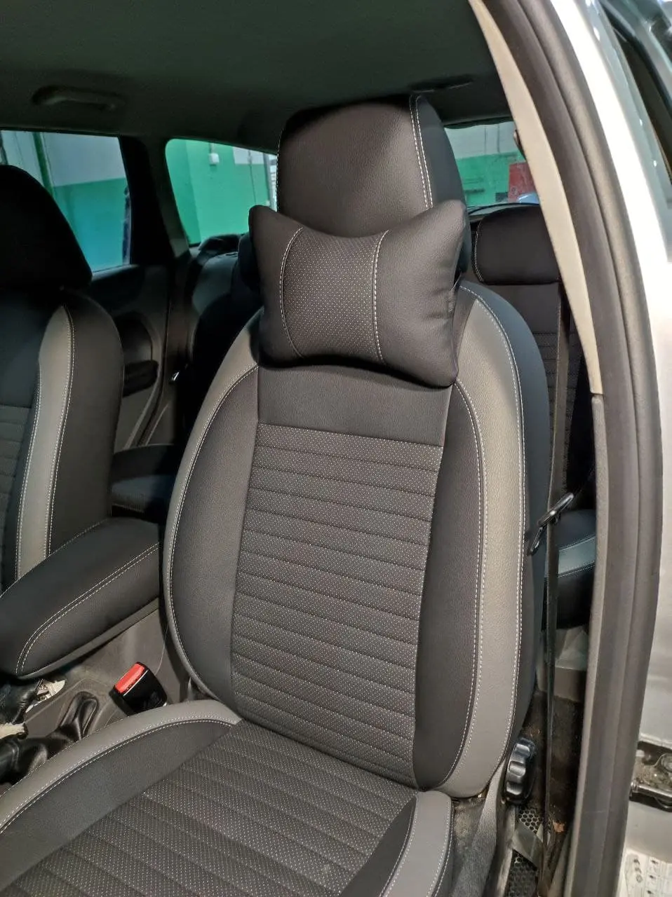 Ford Focus 2 чехлы Интер, ручка КПП, подлокотник, перетяжка руля