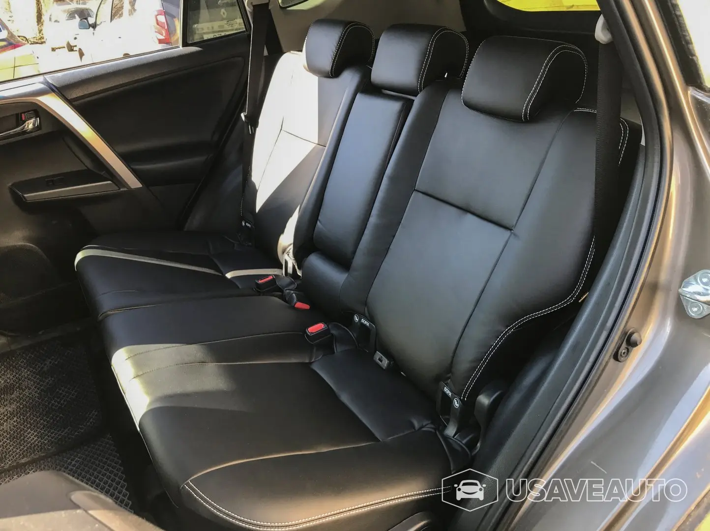 Установка чехлов на Toyota RAV4 