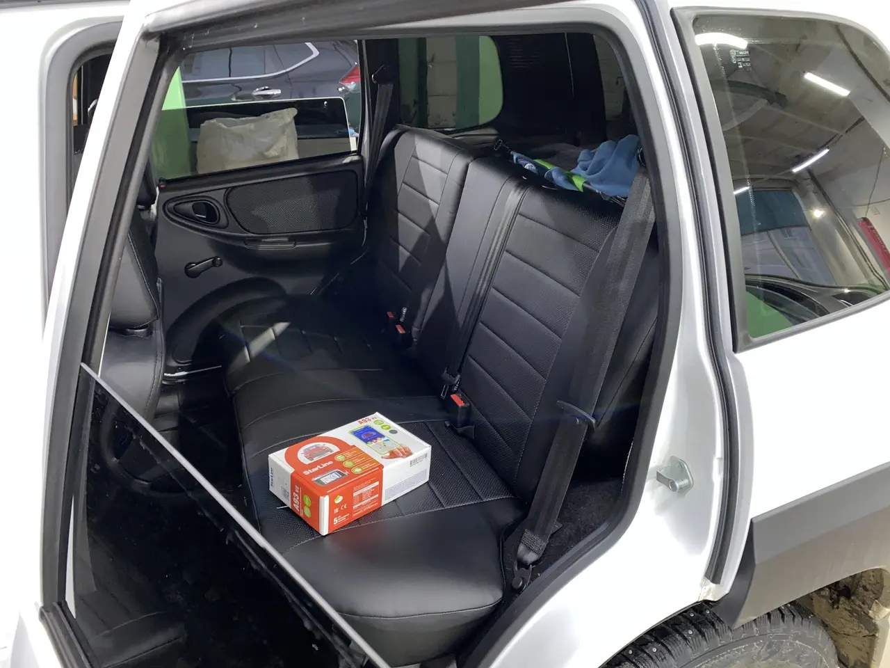 Чехлы и сигнализация СтарЛайн А93 на Lada Niva