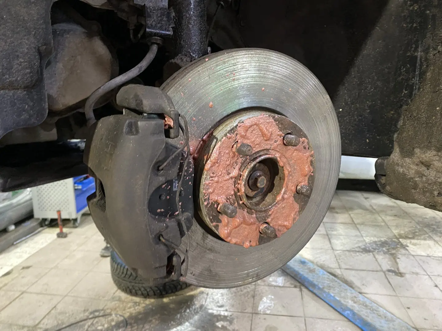 Заклинивание суппорта тормозной системы