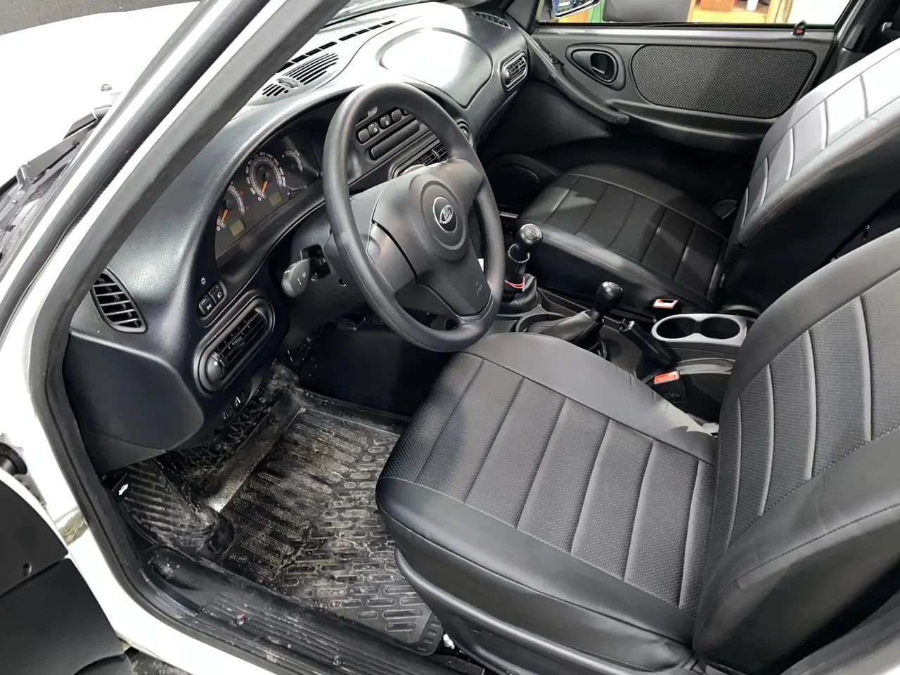 Чехлы и сигнализация СтарЛайн А93 на Lada Niva