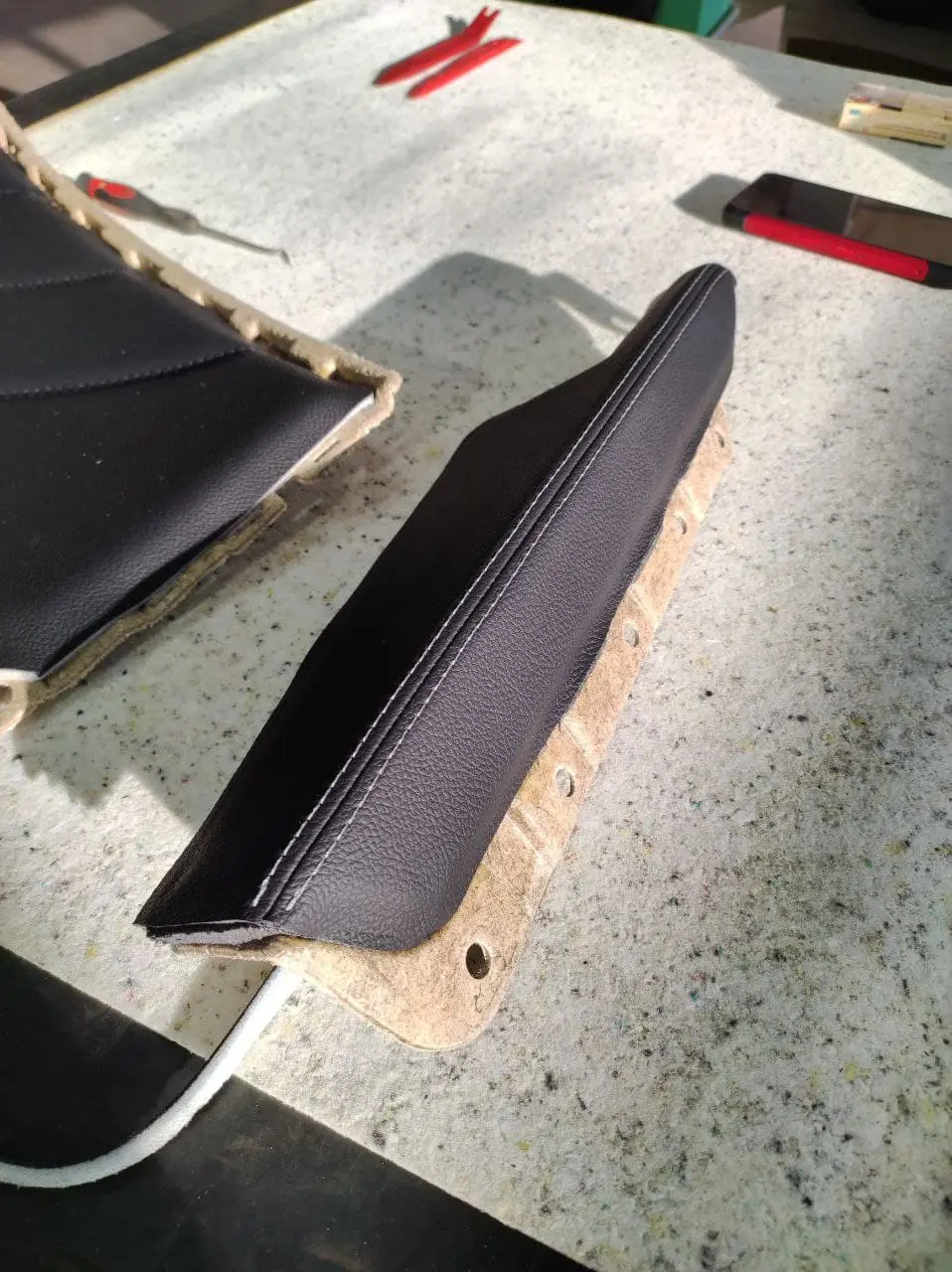 VW Tiguan дверные карты + подлокотник