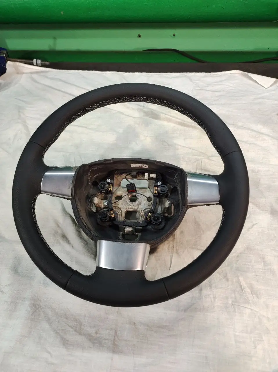 Ford Focus 2 чехлы Интер, ручка КПП, подлокотник, перетяжка руля