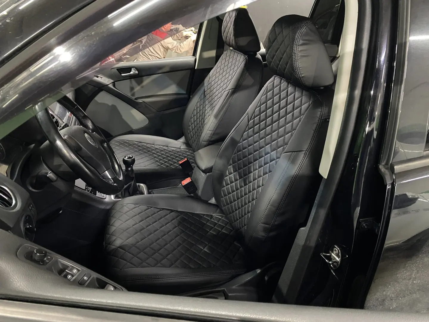 VW Tiguan чехлы Автопилот и фаркоп