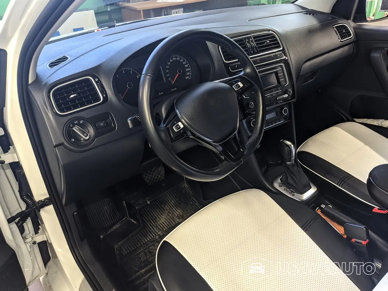 Установка чехлов B&M на VW Polo 2018 Установка чехлов B&M на VW Polo 2018