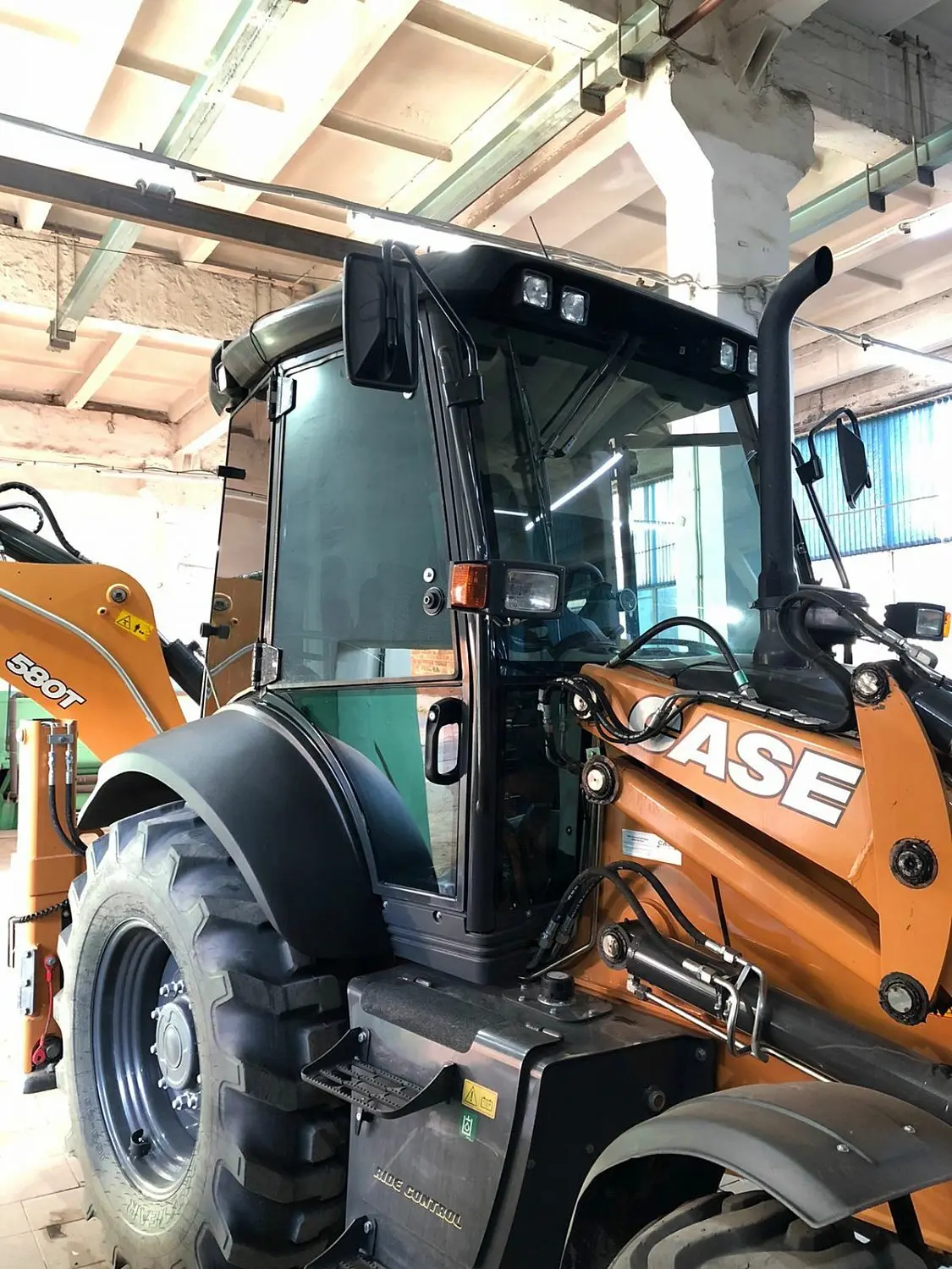 Тонировка трактора Case 580T