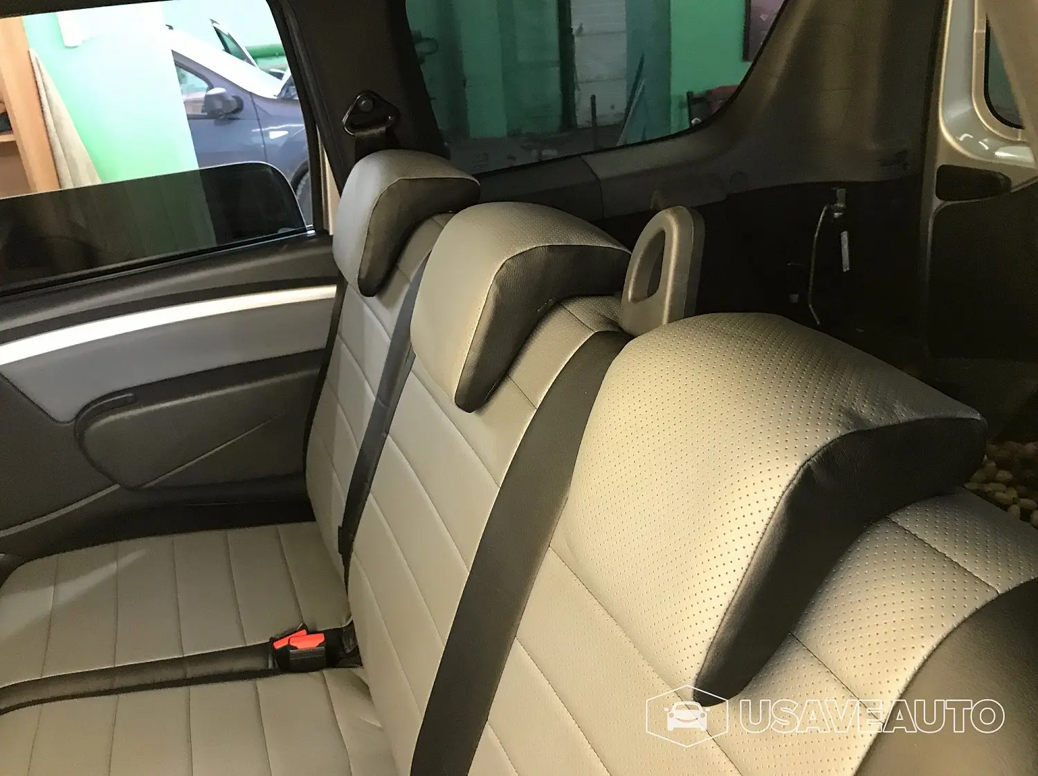 Установка чехлов Автопилот на Lada Largus 