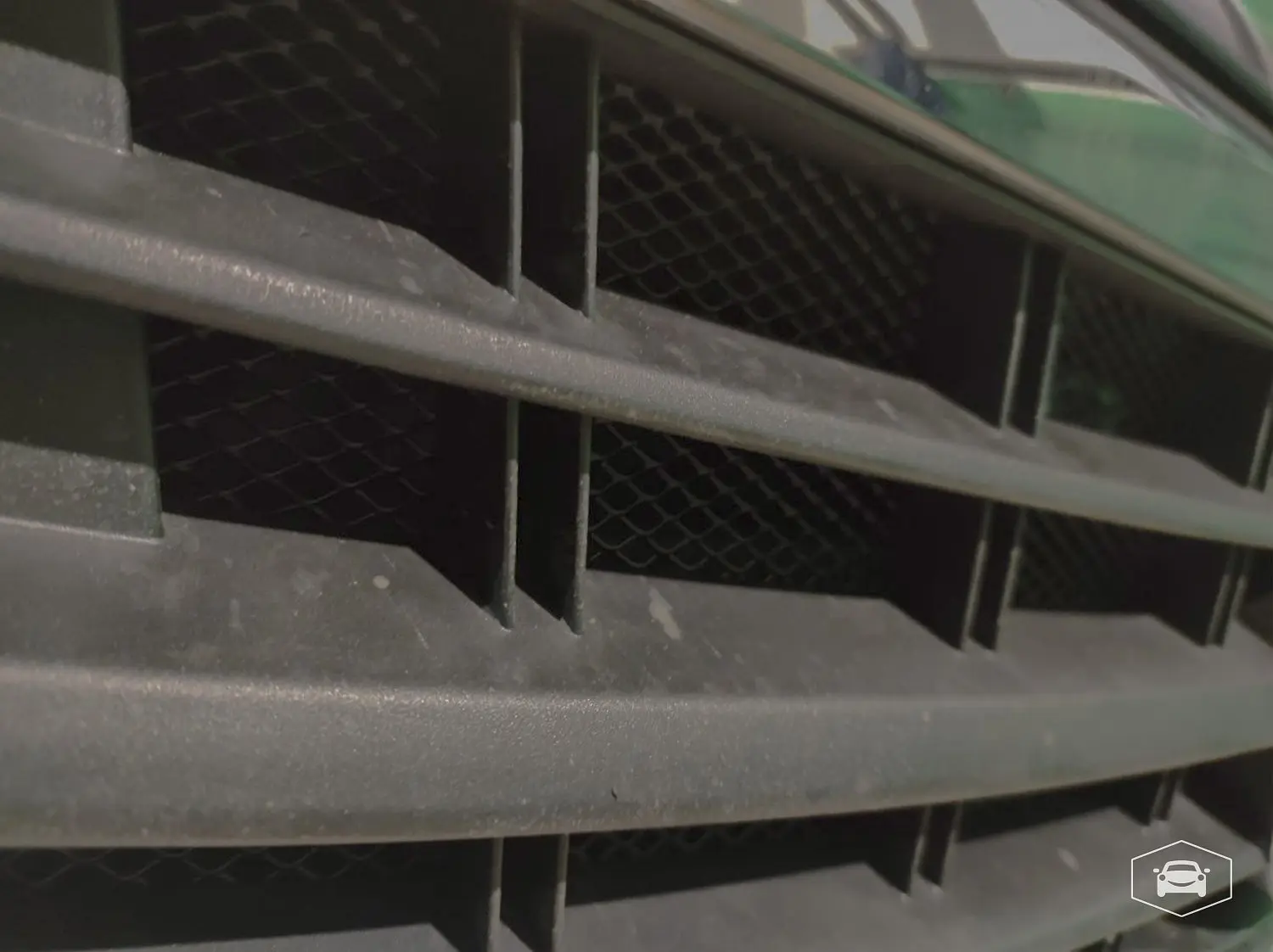 Установка защитной сетки под решетку радиатора