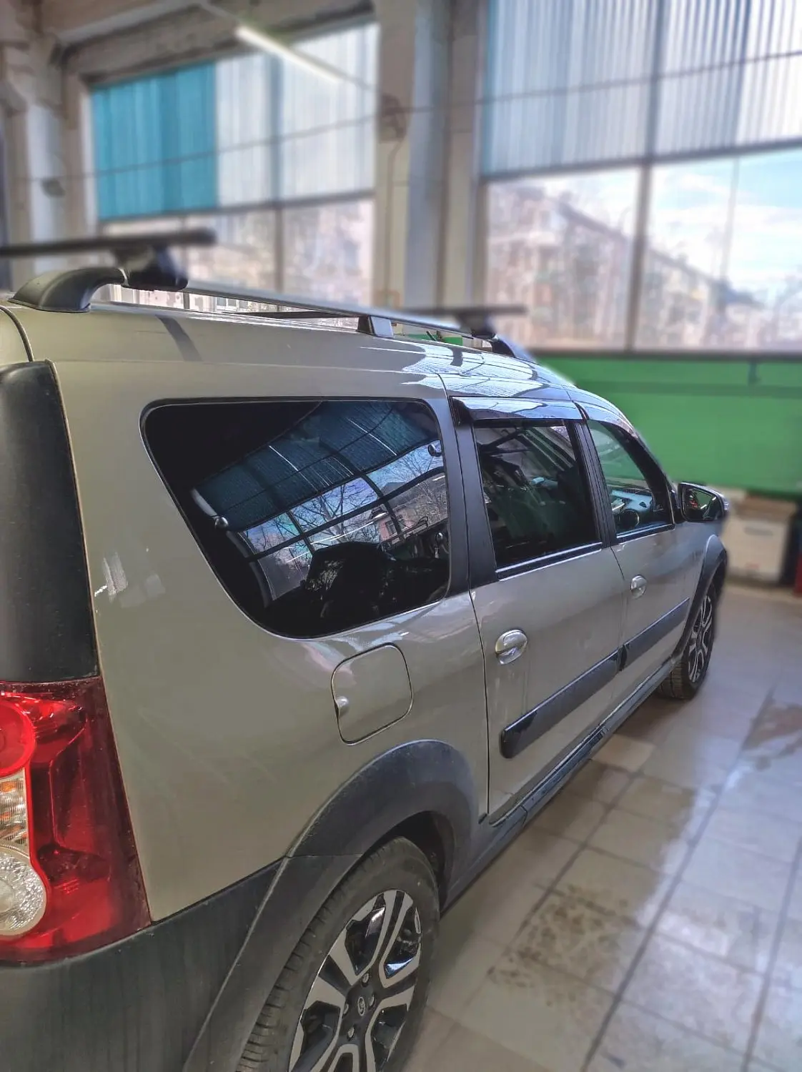 Lada Largus тонировка задней полусферы
